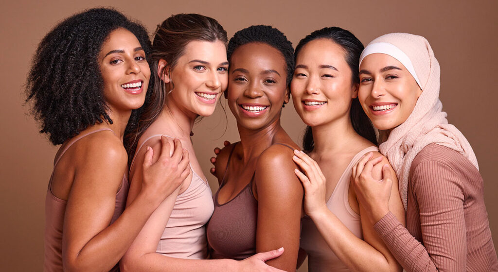 gruppo di donne multietniche viso